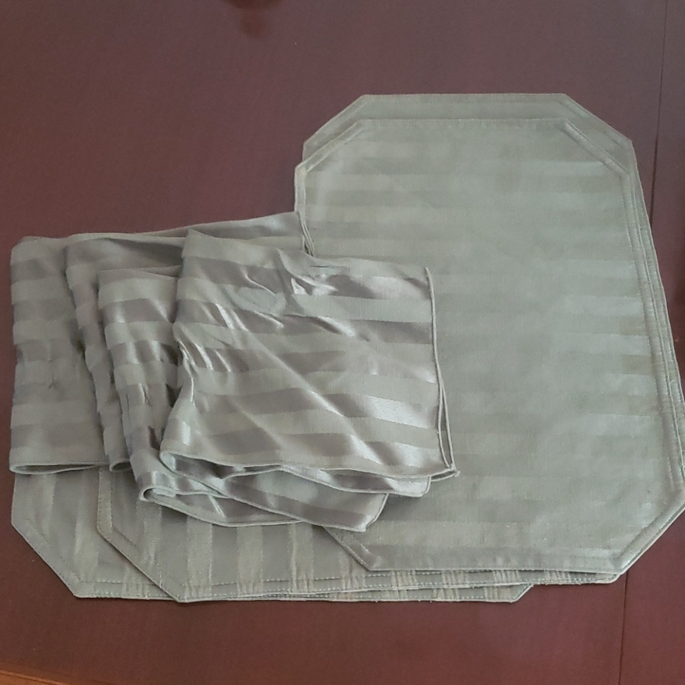 Placemats and napkins